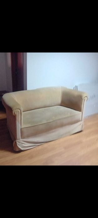 Sofá tipo chesterfield 2 lugares