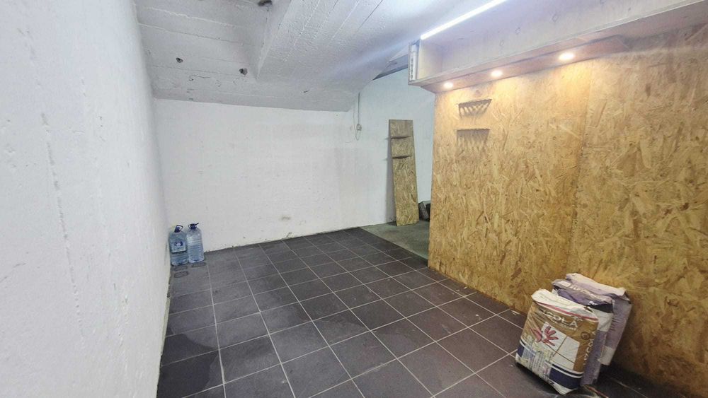 Garagem Ampla com 35 m² | Zona do Hospital do Barreiro