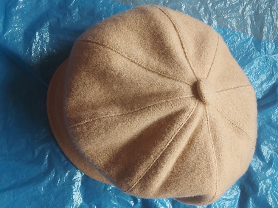 Beret z daszkiem damski beżowy