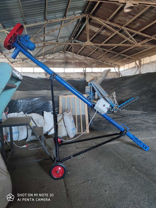 Шнековий транспортер.Шнековий навантажувач.