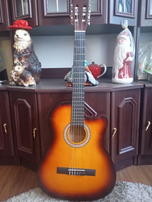 Продам гітару в як нова 0 9 8 2 3 0 8 9 3 4