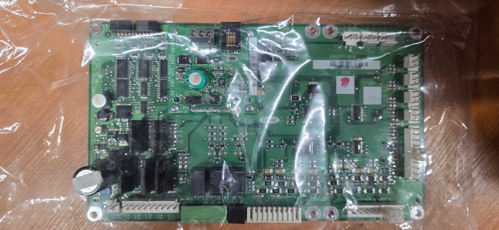 Carrier Chiller PCB AUX2 Fan Board