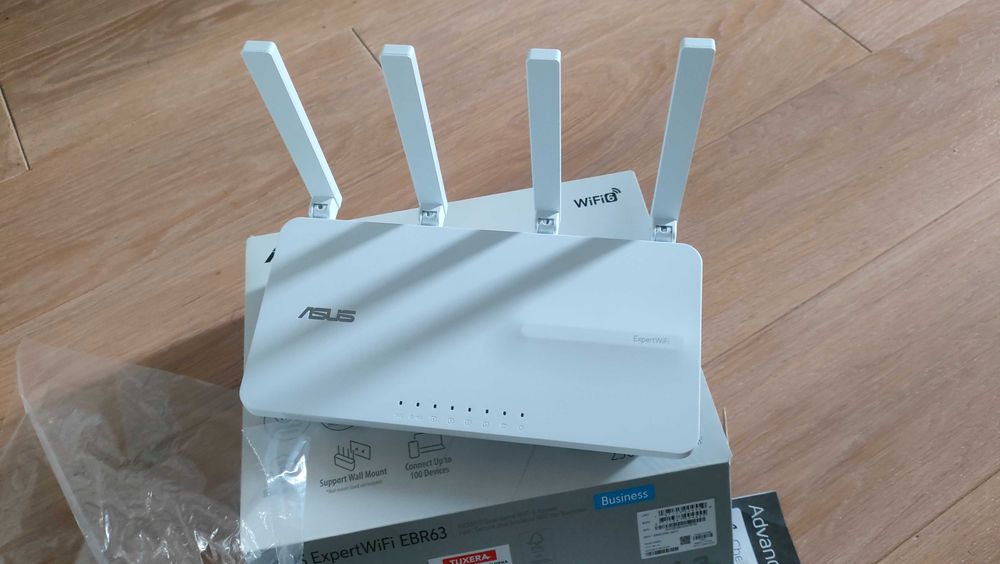 Маршрутизатор ASUS ExpertWiFi EBR63