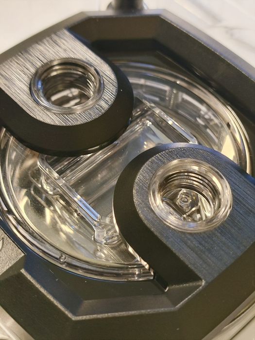 Водоблок Corsair Hydro XSeries C7 RGB PRO для процесорів 1851 1700 1/4