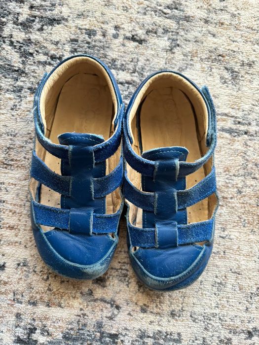 Skórzane kapcie na rzep marki Obex rozmiar 29