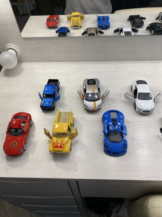 Металеві машинки в хорошому стані