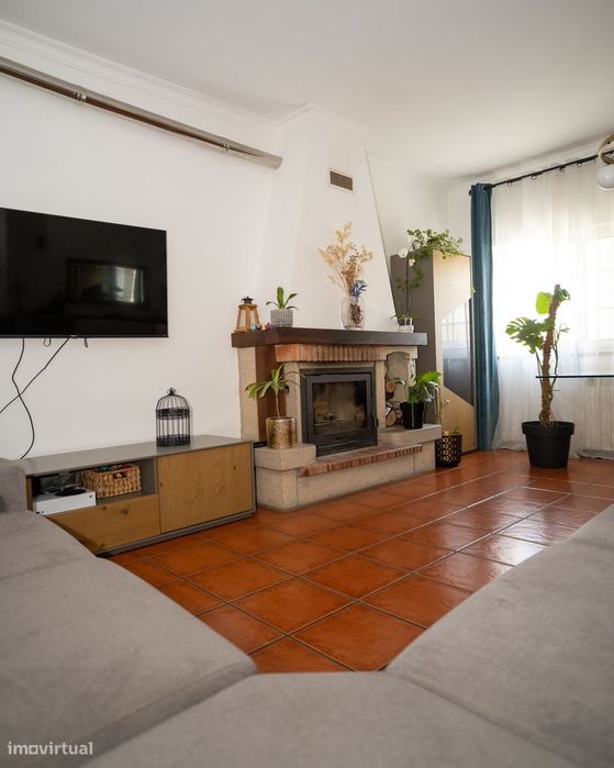 Moradia Bifamiliar Duplex com Garagem, e Quintal Privado em  Foz Côa