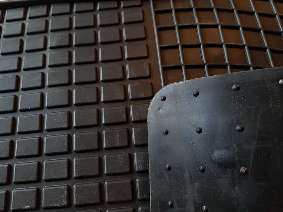 Dywaniki Gumowe Korytka Wykładziny Mercedes Vito W639 Rok 03-14 Viano