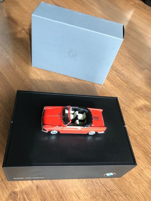 BMW 700 Cabrio 1961 Vermelho (miniatura de colecção MINICHAMPS, 1:43)