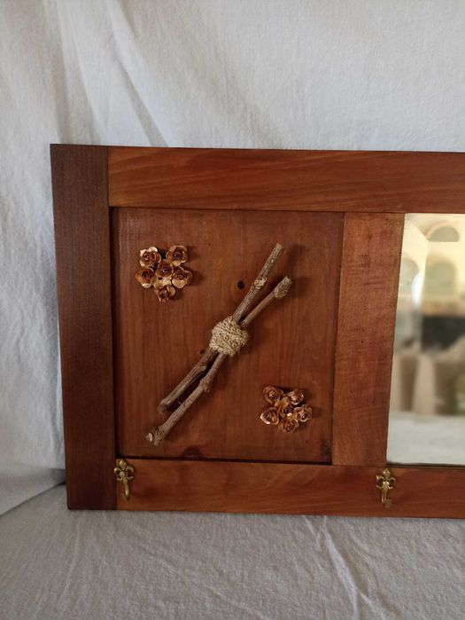 Espelho de madeira porta chaves