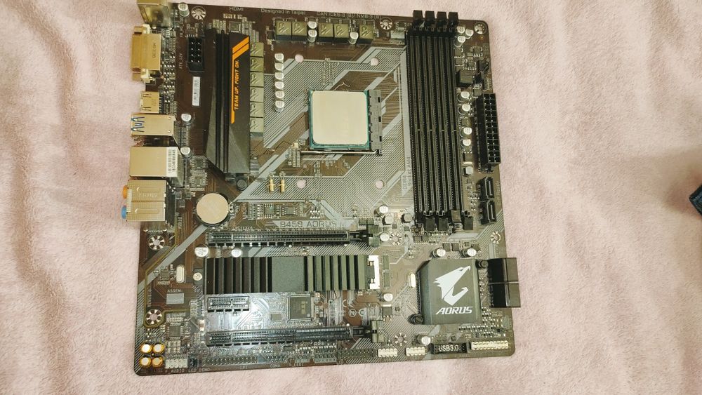 Комплект gigabyte b450 + ryzen 7 2700x