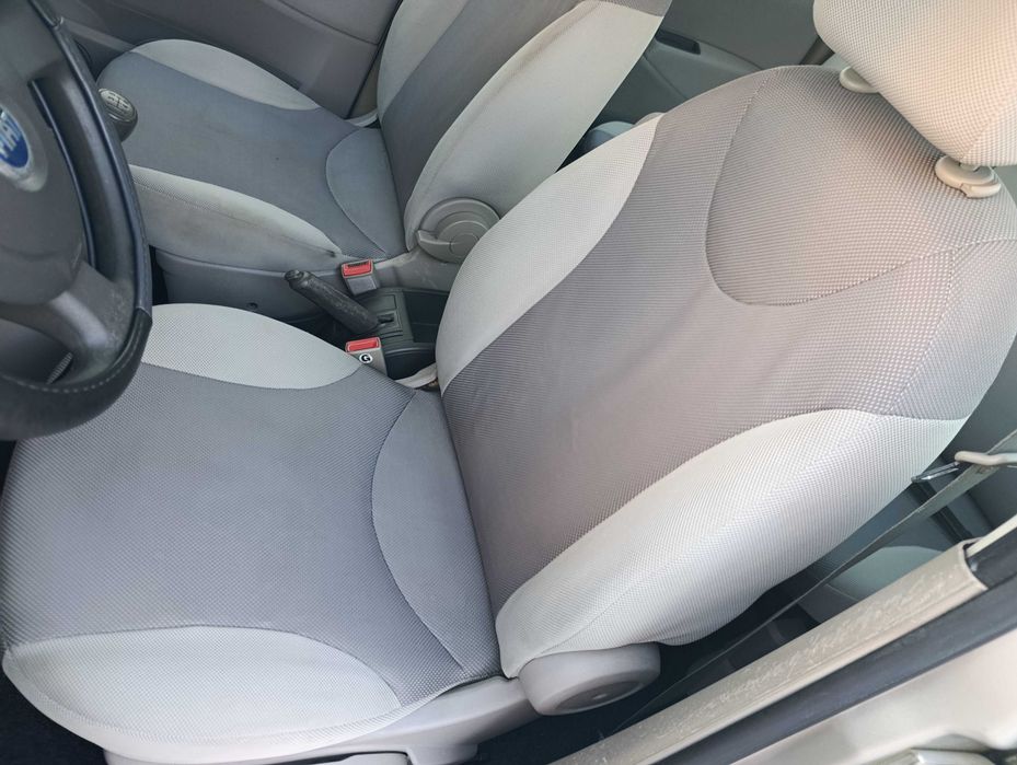 Fiat idea ,com pneus novos e amortecedores.