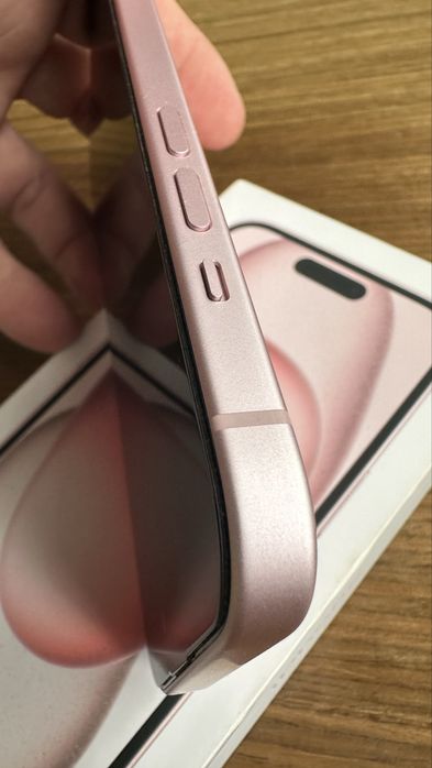 Iphone 15 różowy