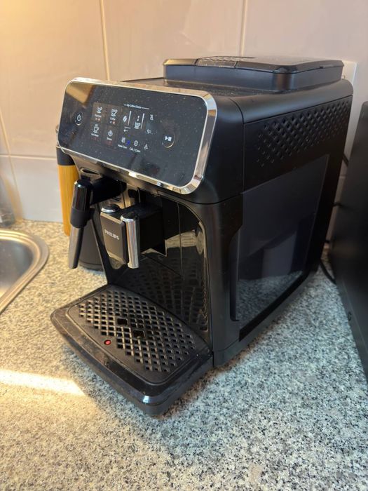 Máquina de Café Automática Philips Série 2200 / 1200 (Grãos / Café Moído)