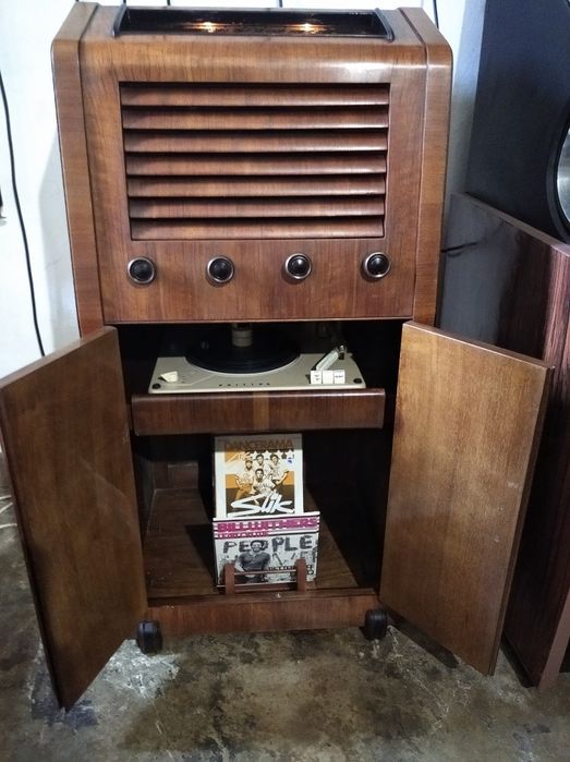 Raro e antigo radio-gira discos His Master`s Voice HMV 1302 de 1950