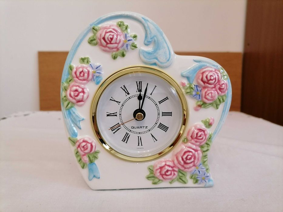 2 Relógios porcelana Avon novos
