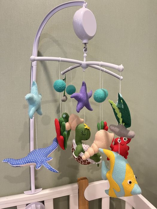 Музичний мобіль на ліжечко ручної роботи