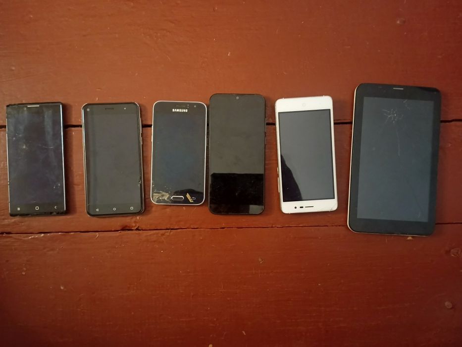 Телефони на запчастини