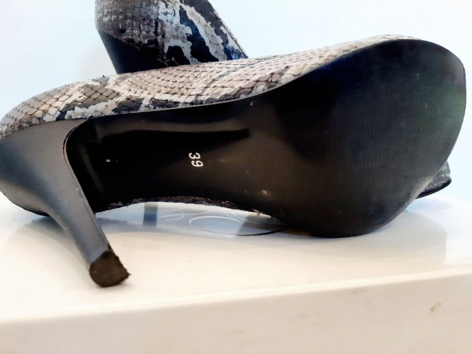 buty, szpilki, skóra krokodyla