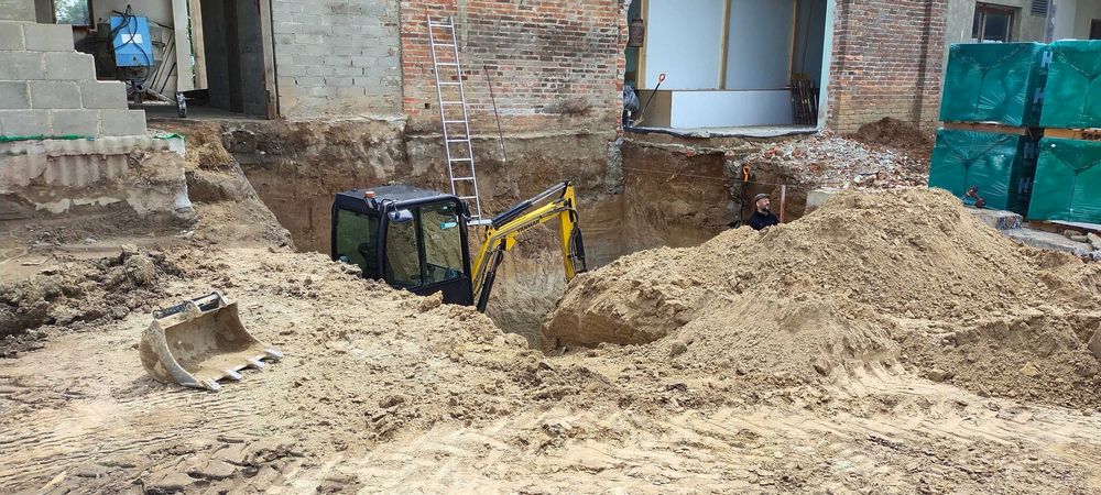 Usługi minikoparką, wiertnica, minikoparka, koparka, przeciski kretem