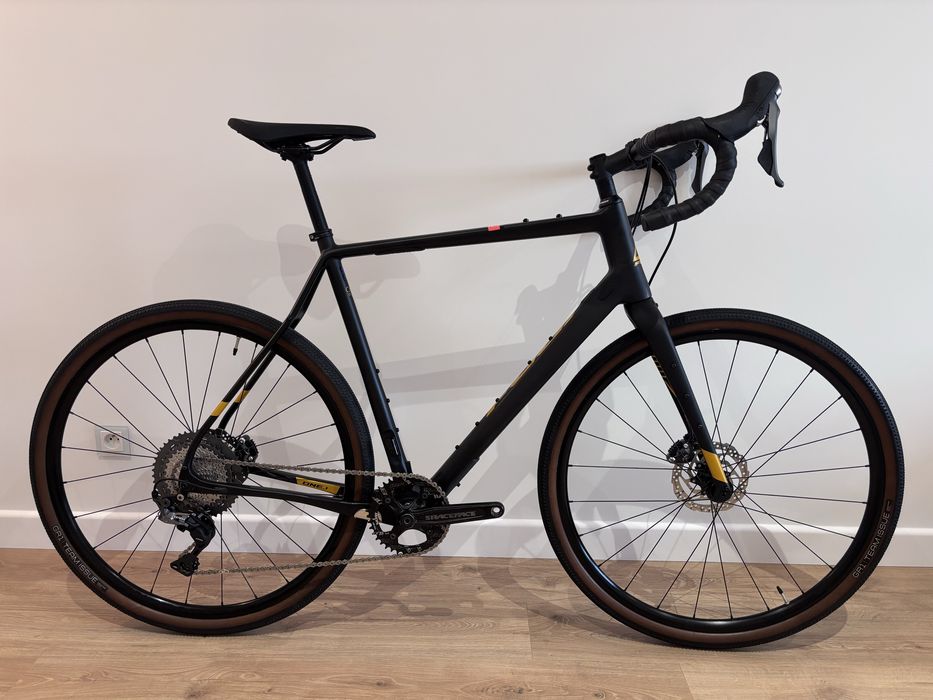 Rower Gravel Fuji Jari 1.3 Carbon esker checkpoint aspre GRX sram