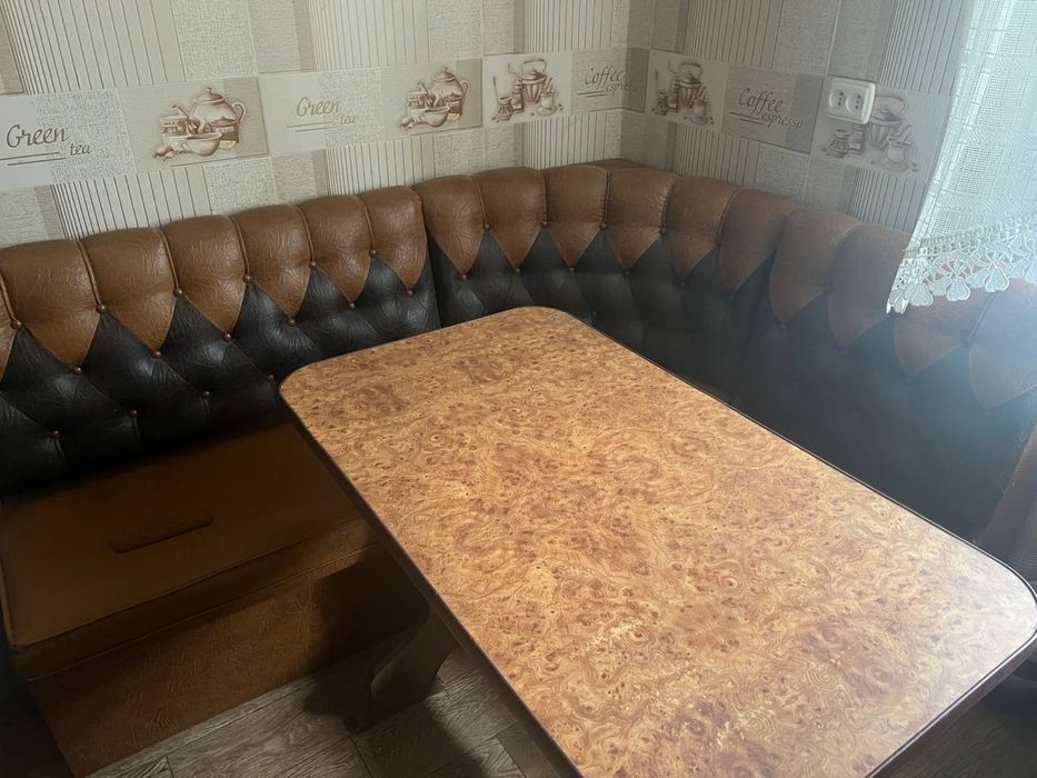 Меблі на кухню в хорошому стані