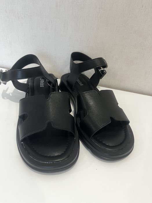 Босоніжки жіночі шкіряні