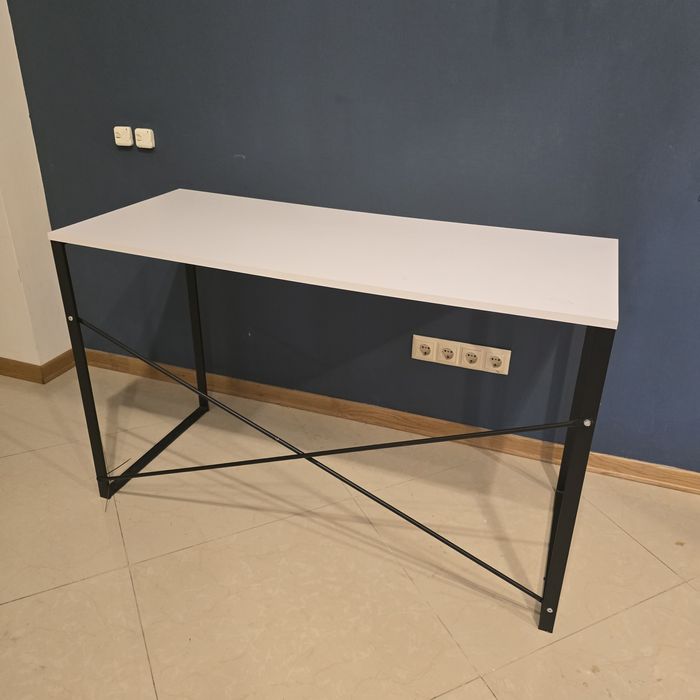 Столик письмовий чи туалетний