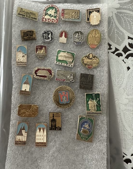 Продаю значки, різна тематика
