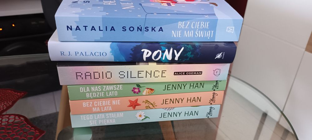 Książki młodzieżowe romanse,  radio silence, bez ciebie nie ma świąt