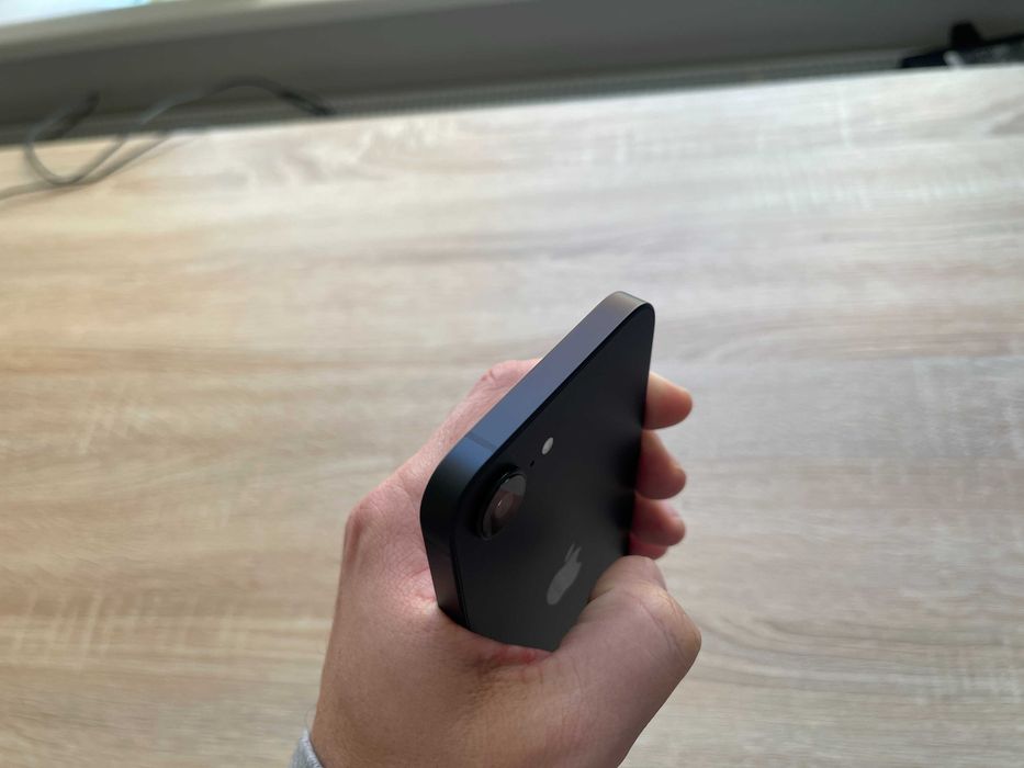 Новий - Apple iPhone 16e 128gb Black (100% батарея - 3 цикли)