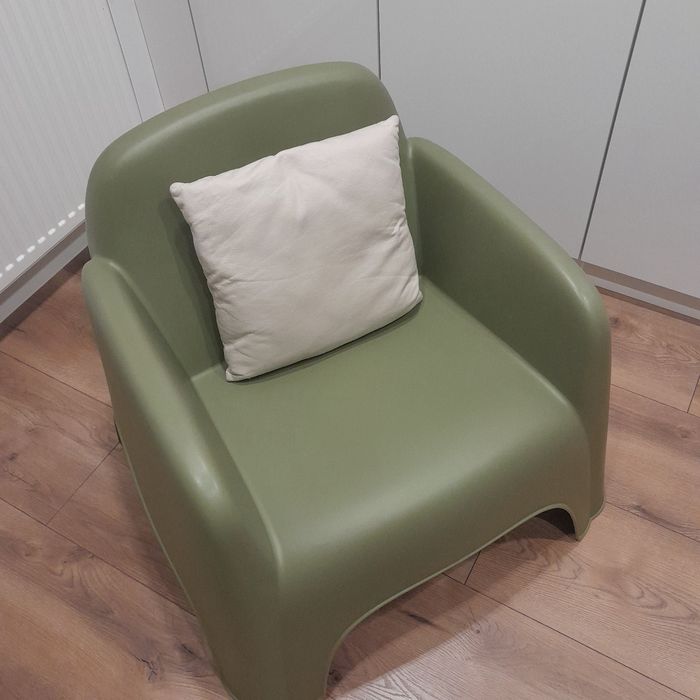 Plastikowy fotel dziecięcy oliwkowy