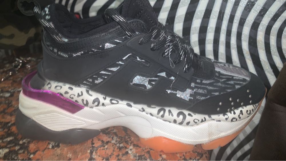 Кросівки шкіряні 38 р