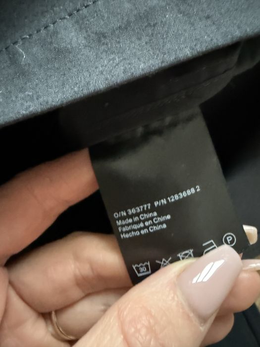 Красива спідниц з нової колекції COS