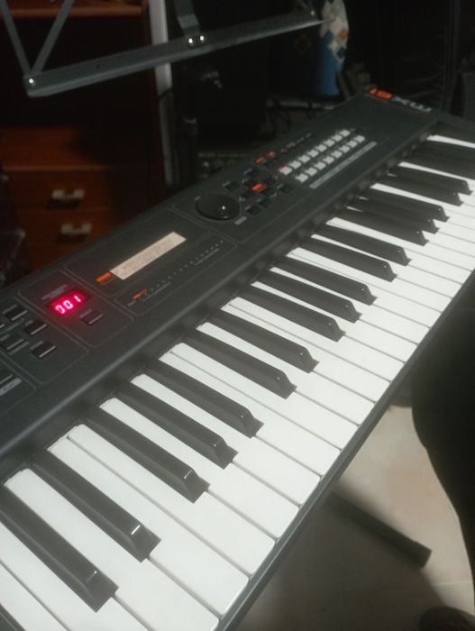 Vendo Yamaha mx61 como novo .