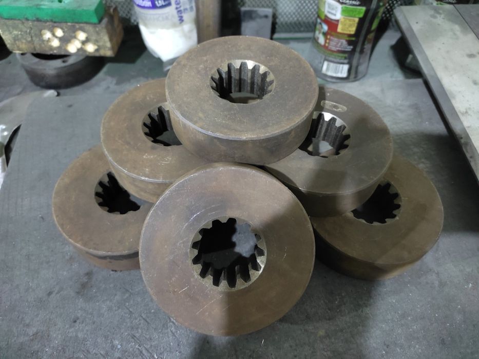 Шлицевая муфта на вертикальный и выгрузной шнек.