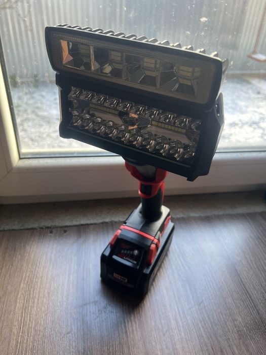 Ліхтар акумуляторний Milwaukee