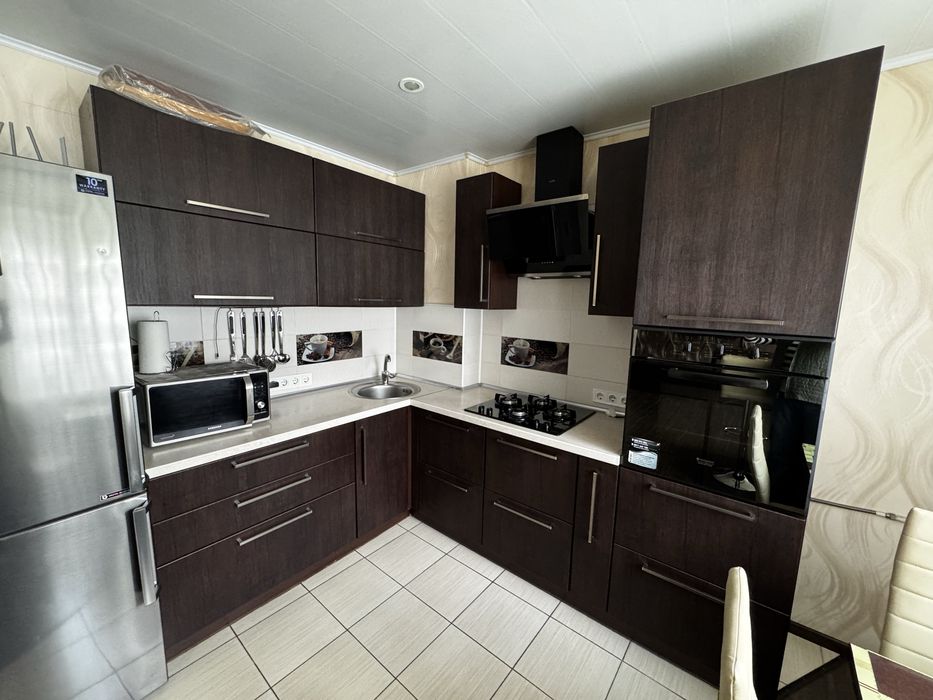 Продается  4 ком квартира по ул Сергея Синенко 8/9