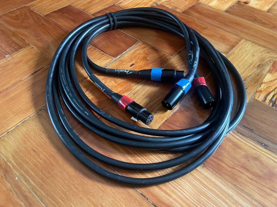 Dois cabos XLR 3 metros