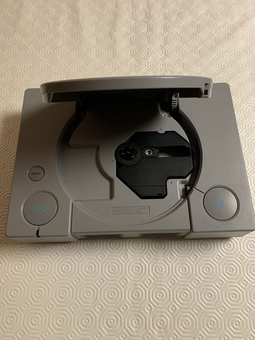 Play station 1, com comando original