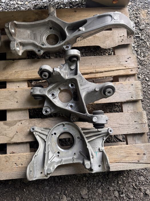 Цапфа tesla Model 3 1044411-00-F 104416-00-G 104316-00-E 1044311-00-E