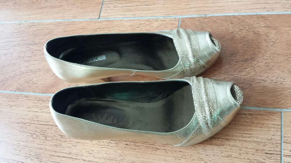 Vendo sapatos salto médio