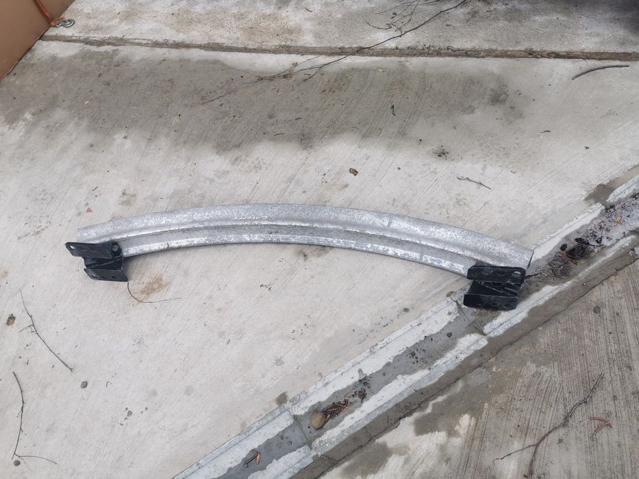 Audi  q7 4l усилитель заднего бампера