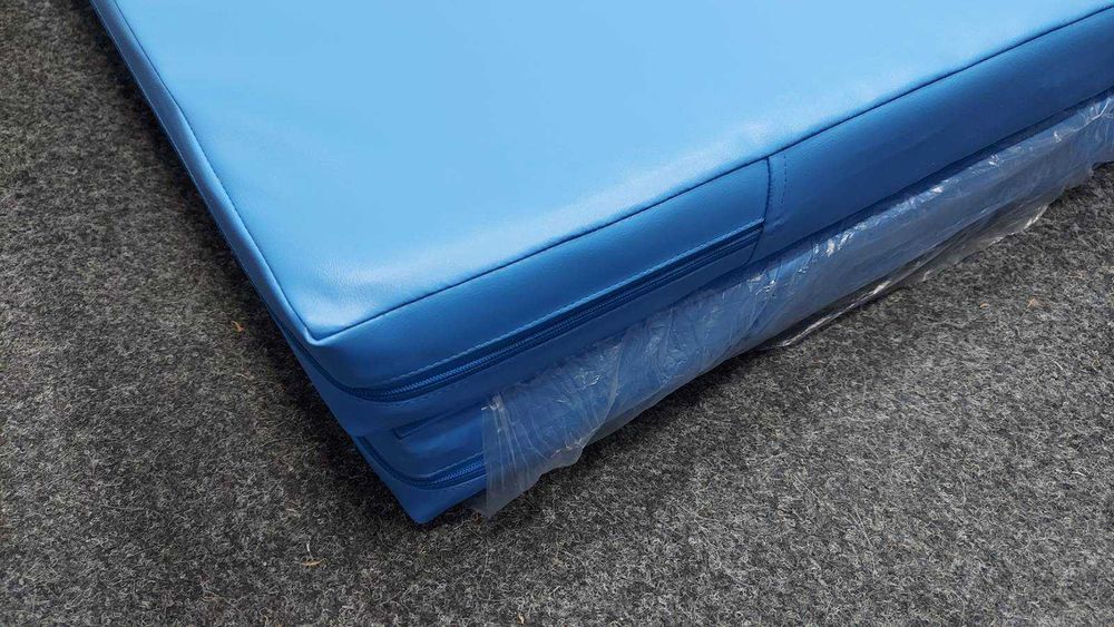 Чохол 4-х секційний на матрац з медичного шкірозамінника