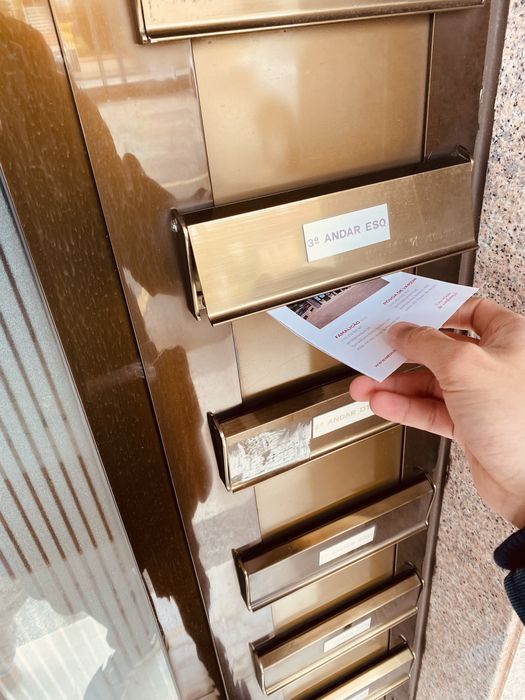 Publicidade nas mãos certas: distribuição eficiente e profissional.