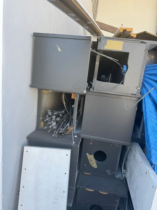 22 colunas de luzes com lâmpadas