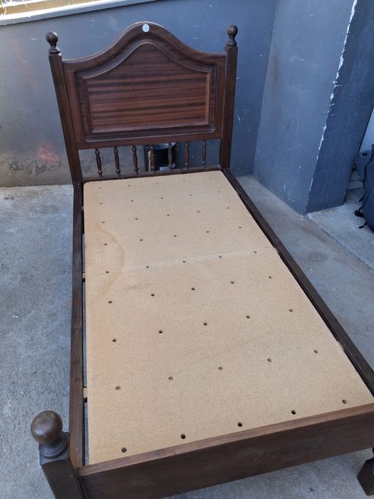 Cama ee solteiro com colchao