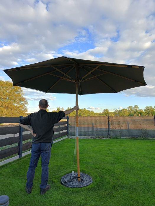 Parasol ogrodowy solidny w b.dobrym stanie duży śr. 300 cm z podstawą