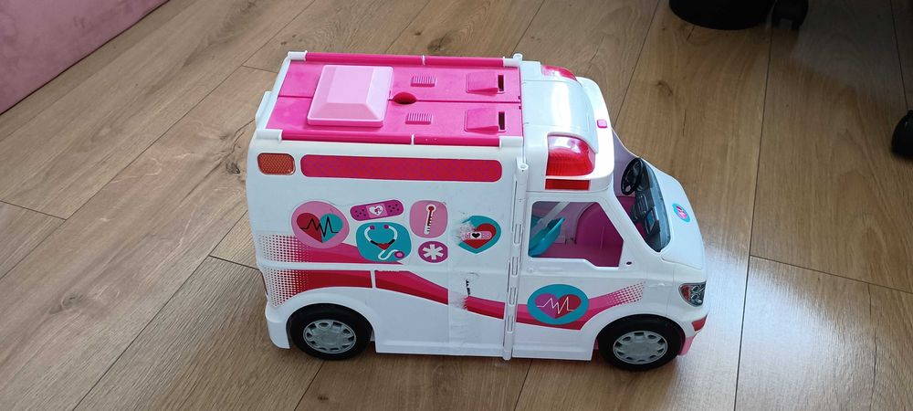 Karetka Barbie samochód