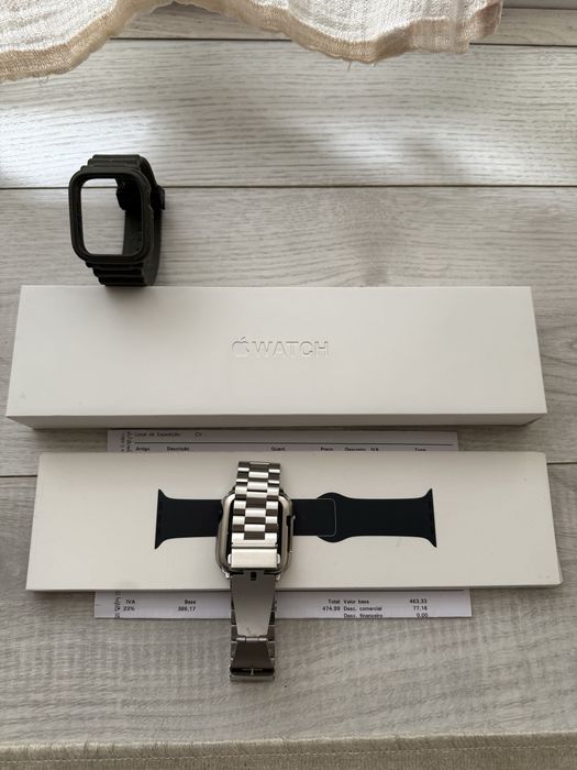 Apple Watch Series 7 versão GPS + Cellular - 45mm